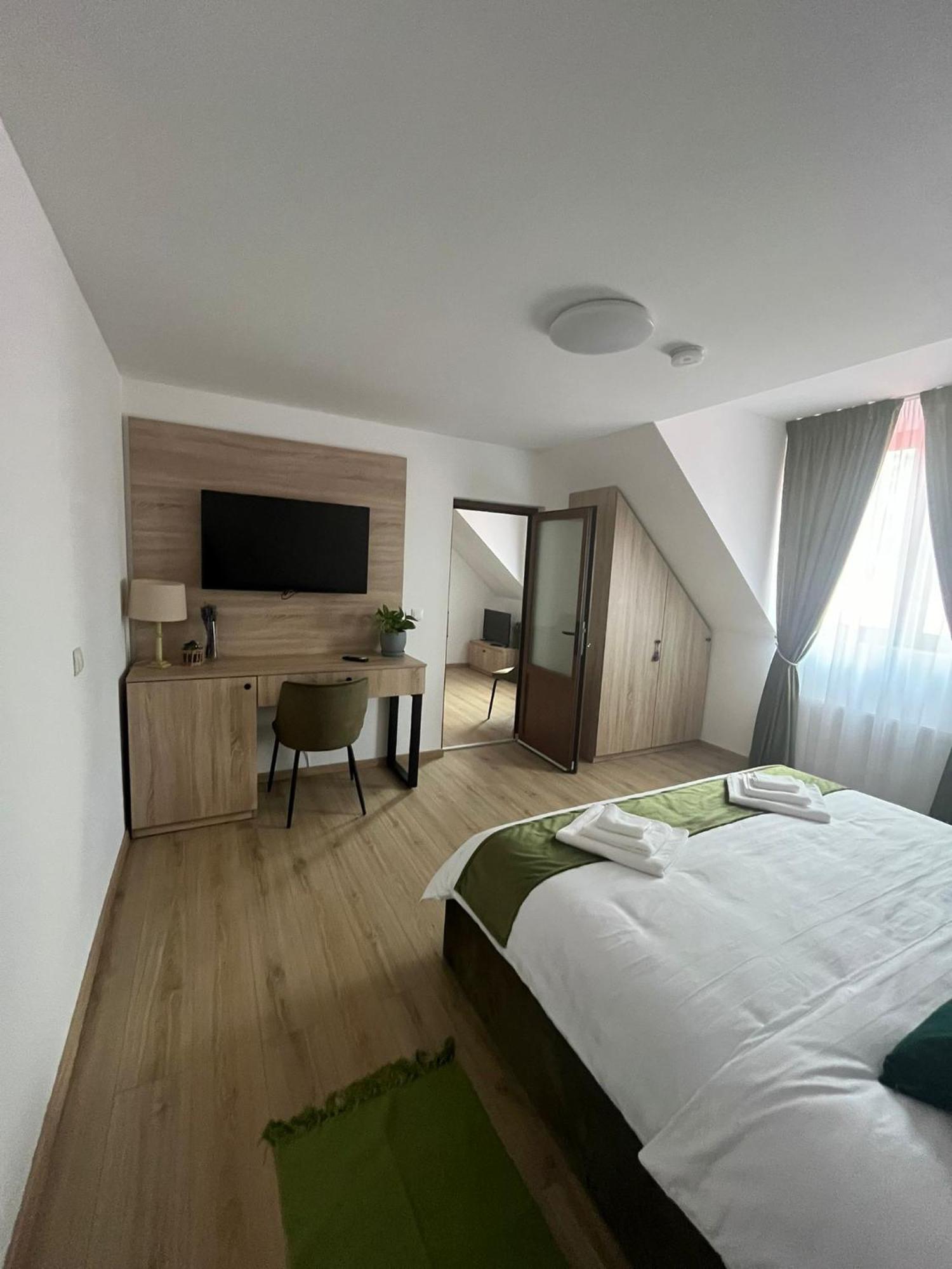 Kilometru108 Hotel Leordina Екстериор снимка