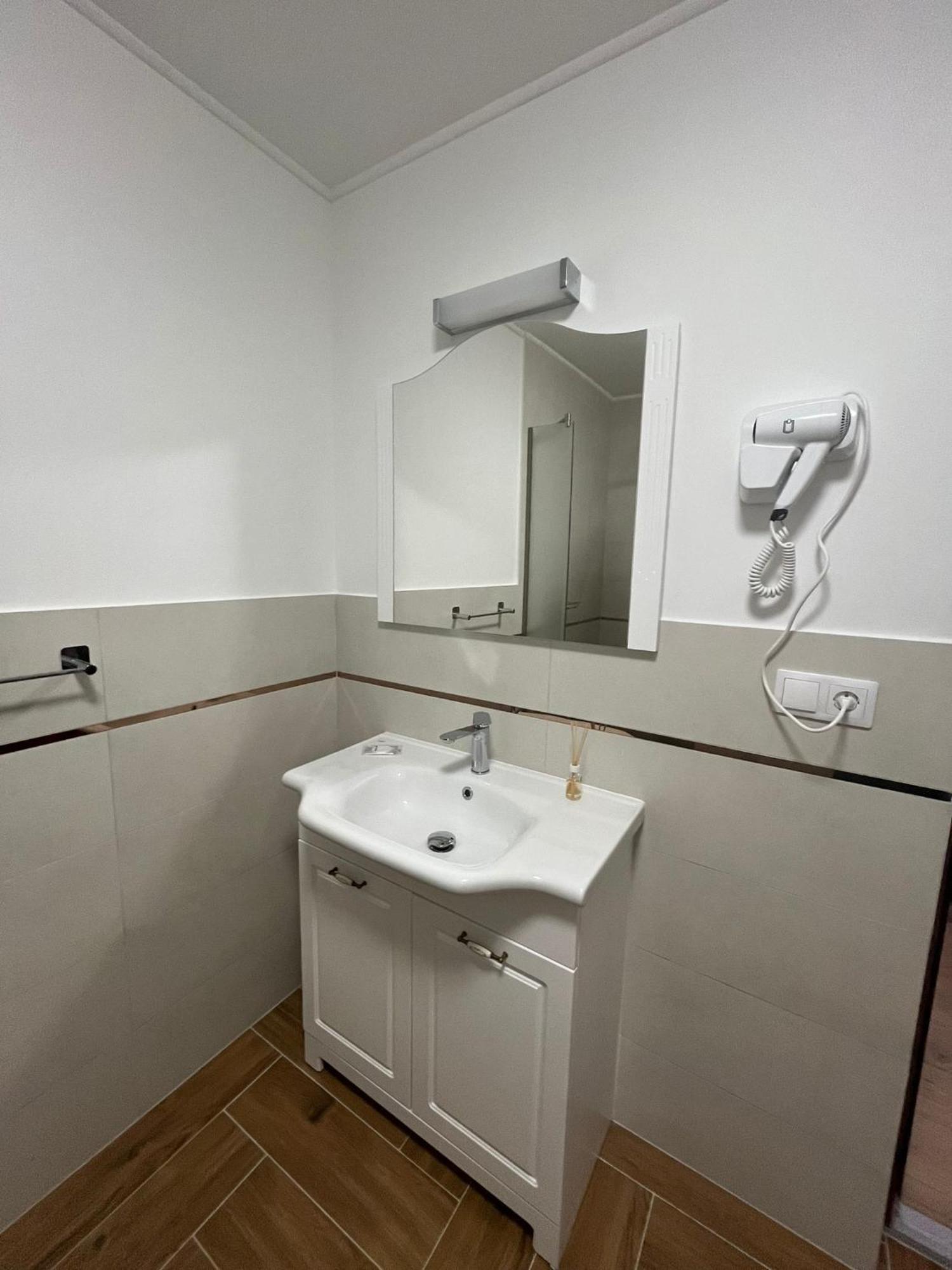 Kilometru108 Hotel Leordina Екстериор снимка