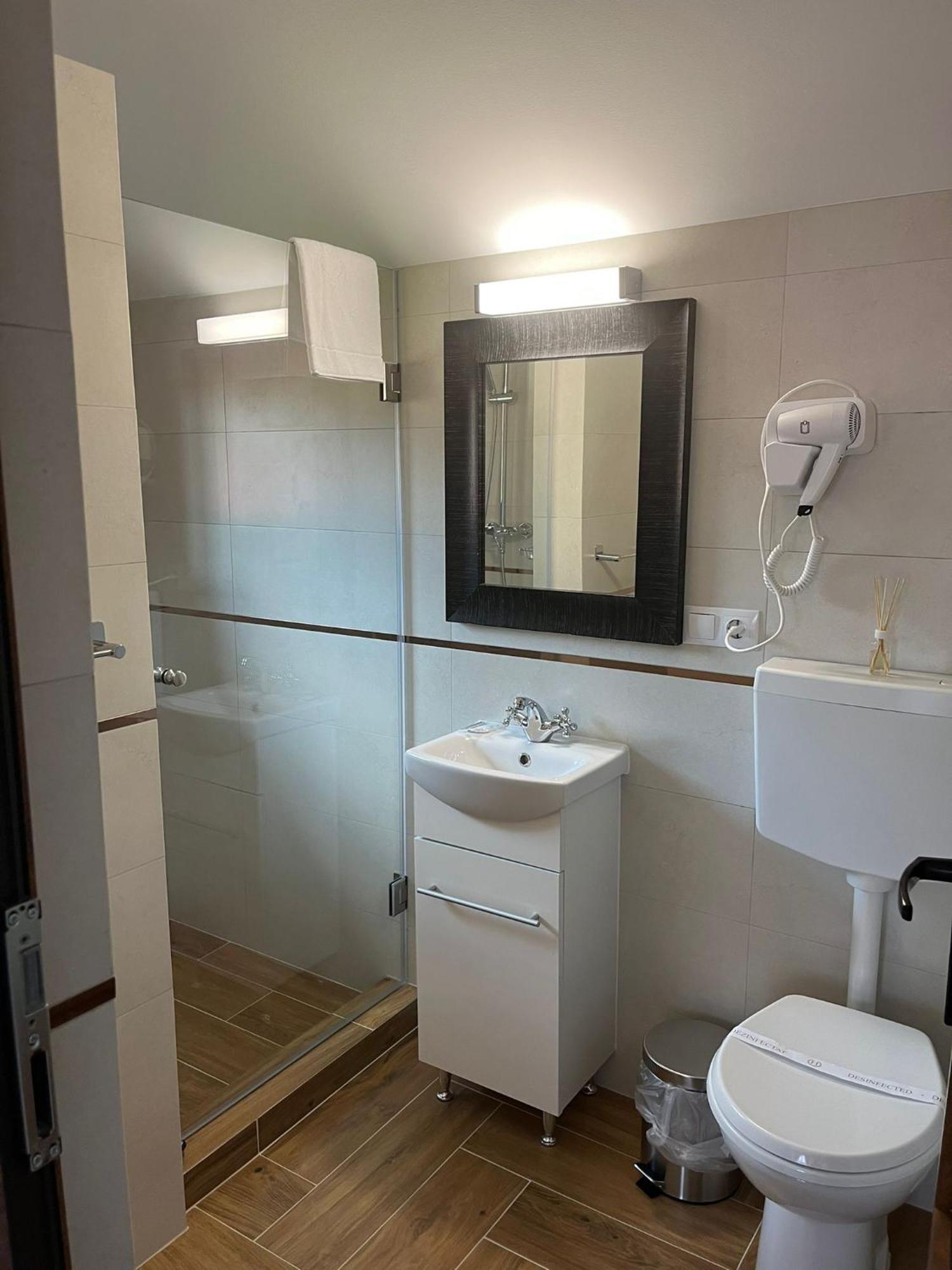 Kilometru108 Hotel Leordina Екстериор снимка