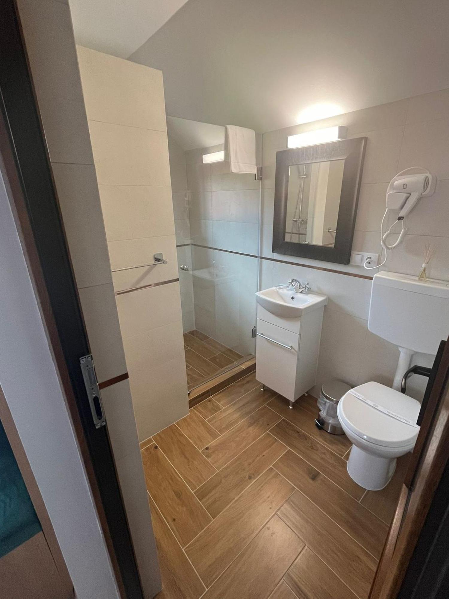 Kilometru108 Hotel Leordina Екстериор снимка