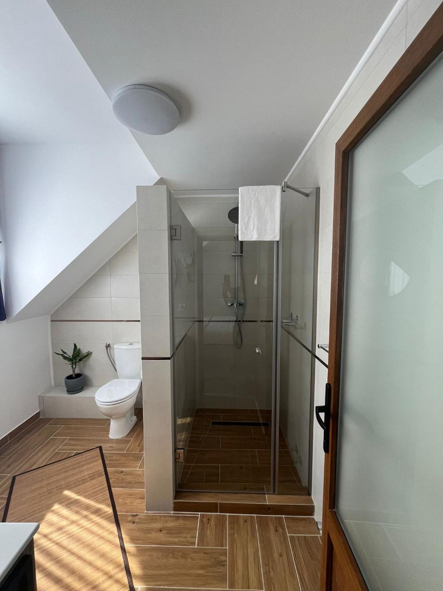 Kilometru108 Hotel Leordina Екстериор снимка