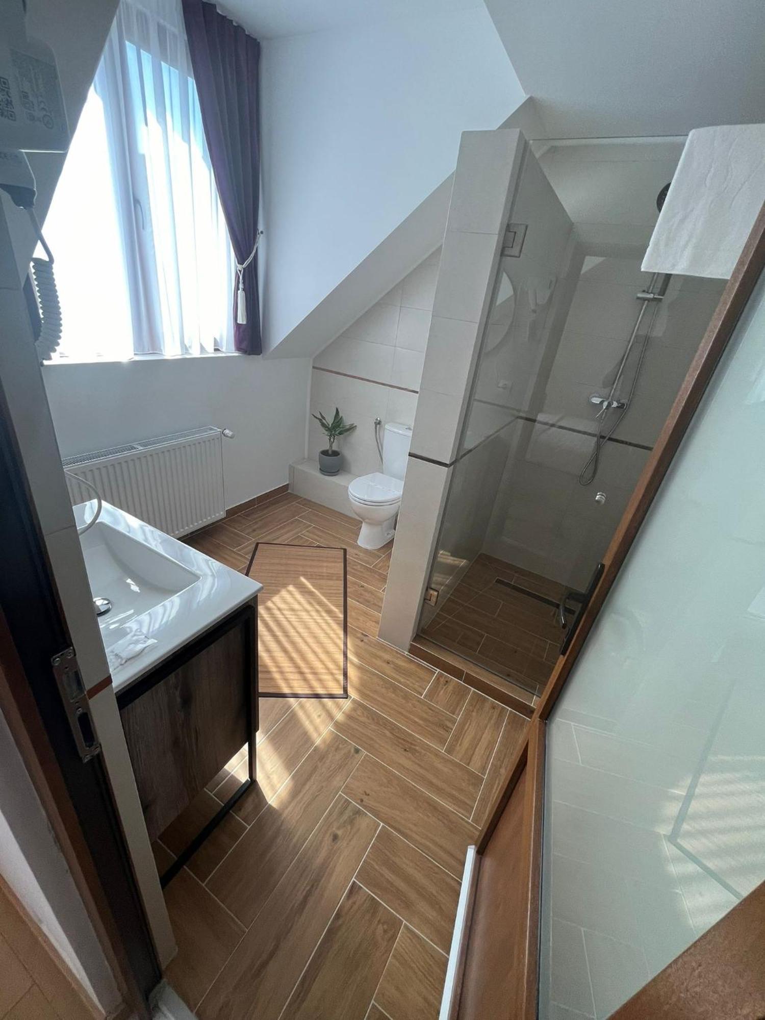 Kilometru108 Hotel Leordina Екстериор снимка