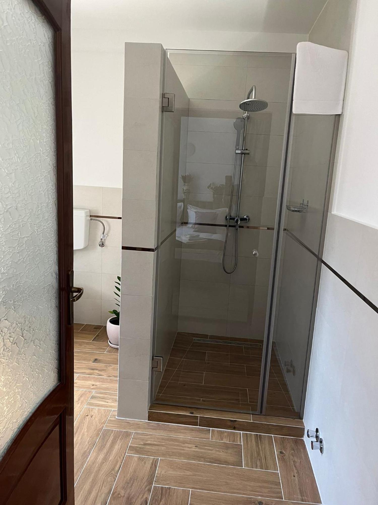 Kilometru108 Hotel Leordina Екстериор снимка